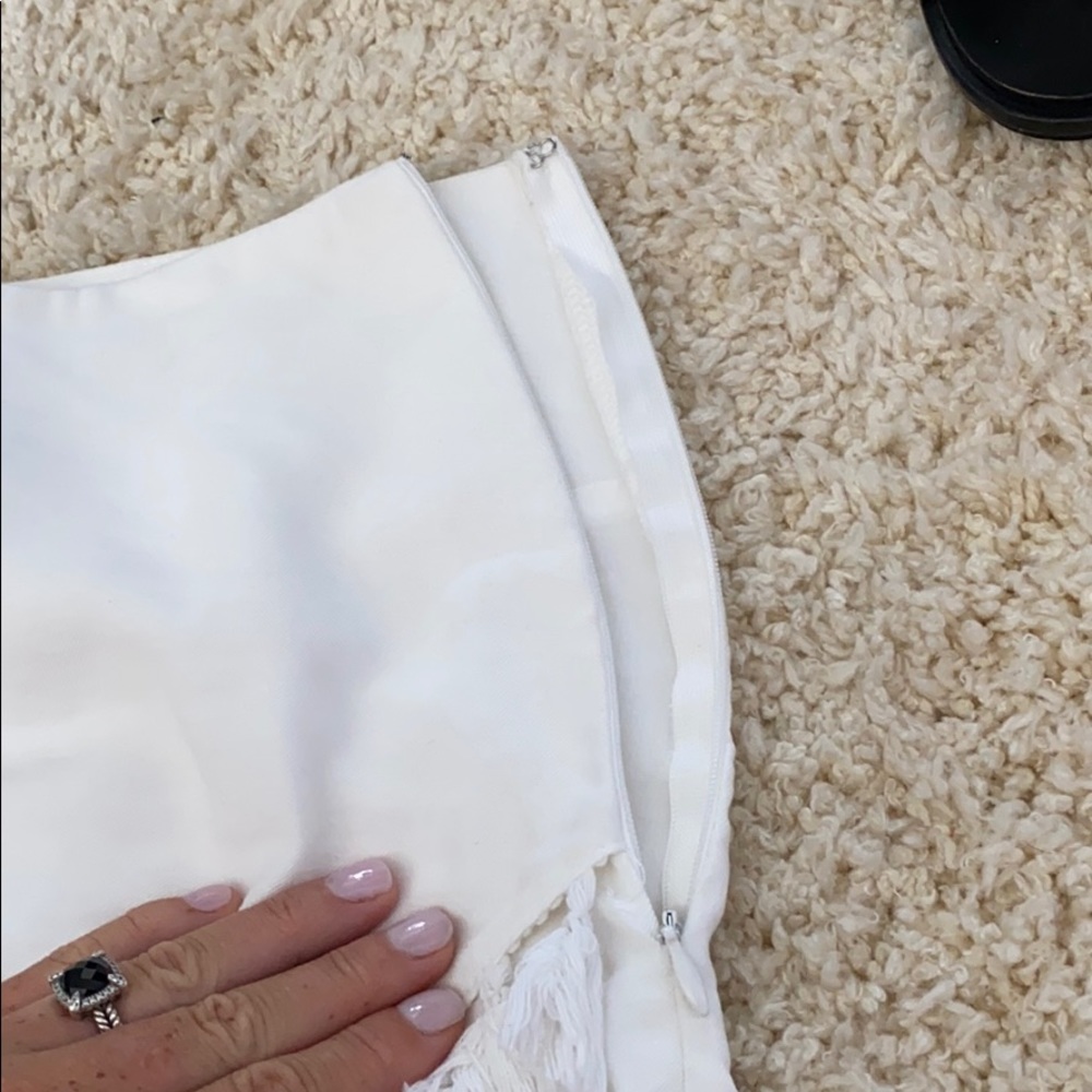 FATE white small tassel skirt - Picture 3 of 4